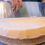 タヴェルナハンバーグ - 2024.12 削り立てチーズ