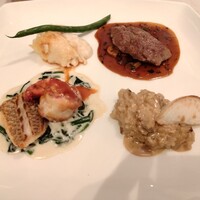 ザ・テラス - マッシュポテト、牛肉、鱸海老、赤カブとリゾット