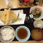 天丼てんや - 天ぷら定食680円