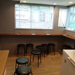 麺処 にぼし香 - 二階待合室の様子