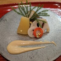 佳肴岡もと - 八寸（かずのこ、ナマコ、蓮根、鮑等に胡麻のソース）