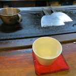 髭将 - 熱燗は鉄板でいつでもアツアツ