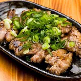 “Grilled Seseri and Salt-grilled Green Onion” and “Mentaiko Radish Salad” are very popular♪