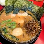 豚骨醤油ラーメン 王道家 - 