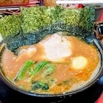 豚骨醤油ラーメン 王道家 - 