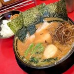 豚骨醤油ラーメン 王道家 - 