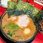 豚骨醤油ラーメン 王道家 - 