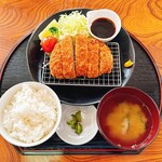 ヘルシーレストラン パセリ - ロースカツ定食