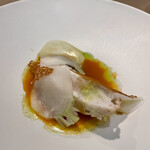 ブラッスリー リーヌ - 真鯛のポワレ&スープドポワソン。鯛の出汁がぎゅぎゅっと詰まったスープをつけながらいただく。パリパリチーズのチュイルが味変に良い。