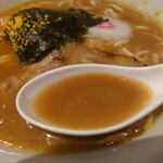 三ツ矢堂製麺 - 魚介豚骨ラーメン (スープ)