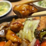 かつはな亭 - 鉄板ロースかつの黒酢あんかけ定食