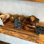 天然こうぼぱん とことこ - ほうじ茶あんぱんまん、お茶請けにぴた。会長(^o^)