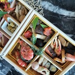 MODERNISM - アップ　海老の下は鮑です