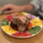 anchoa - 子豚の丸焼き　前足