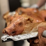 anchoa - 子豚の丸焼き