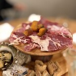 anchoa - Pinchos イベリコ豚の生ハム・牛もつを使った自家製ソーセージ・牛のレバーペースト・蒸しサザエは唐辛子ソースと・マンチェゴチーズとしめ鯖・太刀魚のフリット