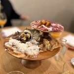 anchoa - Pinchos イベリコ豚の生ハム・牛もつを使った自家製ソーセージ・牛のレバーペースト・蒸しサザエは唐辛子ソースと・マンチェゴチーズとしめ鯖・太刀魚のフリット
