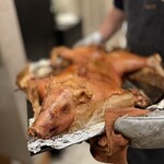 anchoa - 子豚の丸焼き