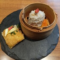 珞珈壹号 銀座店 - 富士ヶ嶺ポーク真珠団子＆武漢おこわオムライス