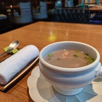珞珈壹号 銀座店 - 蓮根とイベリコ豚スペアリブのスープ