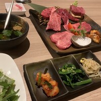 近江うし 焼肉 にくTATSU 青山本店 - 