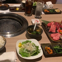 近江うし 焼肉 にくTATSU 青山本店 - 