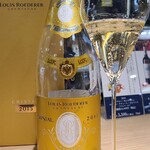 エノテカワインバー - ドリンク写真:お酒①ルイ・ロデレール・クリスタル2015(シャンパーニュ、フランス)(税込4,400円)
葡萄品種:ピノ・ノワール60%、シャルドネ40%
炭酸がしっかりしてキリッとした味わい
好きなシャンパーニュ