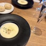 セストセンソ - 季節のポタージュスープ　パン