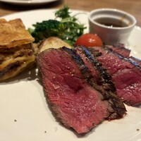 セストセンソ - 黒毛和牛ステーキ　ラザニアとサラダ