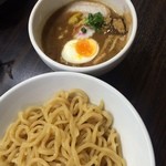 自家製麺 5102 - つけ麺880円
                                
                                こちらのお店、メインはつけ麺ですが、燕三条系や二郎系なども出しているお店。
                                
                                つけ汁は魚介 トンコツに魚粉が乗っているスタイル。どろっと濃いですが、ゆずが効いています。具は角切りチャーシュー、チャーシュー、なると、ネギ、メンマ、ハーブ煮玉子。
                                
                                麺は自家製の極太スクエア麺。かみごたえ充分の多加水麺でした。
                                
                                なかなかのレベルの高さでした！
                                
                                2014年127杯目