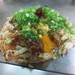 Popai Okonomi Hausu - 肉玉そば入、半熟卵にしてもらいました。手作りラー油をかけてもらいました。(700円)260602