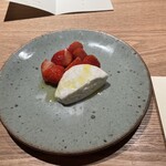 terzo - 苺とブラッディーチーズ