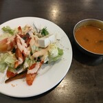 カーン・ケバブ・ビリヤニ - サラダとサービスのラッサム