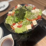 しゃぶしゃぶ我那覇 - 海ぶどうもサラダにすると食べやすい。
島豆腐も良き脇役、いい味出してる。