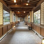 月光園  遊月山荘 - 川を隔てて、お隣が鴻臚館。この通路を渡れば、すぐ到着！