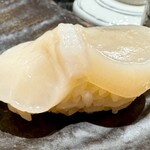 鮨 あらた - 新鮮✨️な肉厚帆立