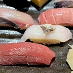 鮨 あらた - カワハギにはキモのせ    大間の本鮪トロと赤身