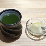鮨 あらた - 口直しの林檎  緑茶