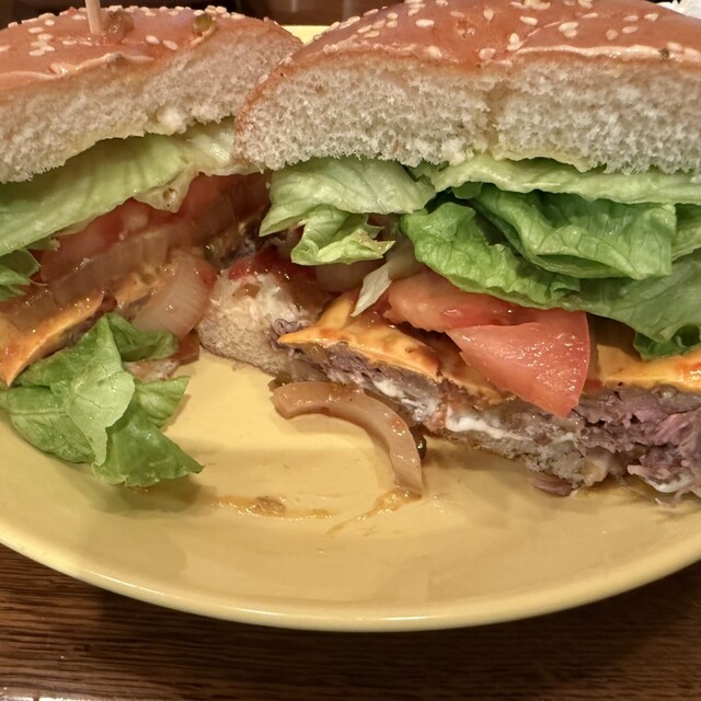 ハンバーガーページ LA行列バーガー店のボリューム満点“シークレットメニュー”とは