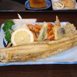 海鮮料理 磯 - 「海の幸料理」の巨大穴子天ぷらなど