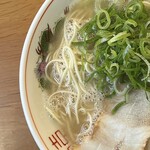 一楽ラーメン - 大盛ラーメン950円　左