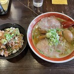 佐野らーめん 噂の藤の介 - 料理写真:煮玉子らーめん　あっさり　チャーシュー丼