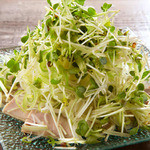 生ハム事業部by izakaya ハーリー - 自慢の蒸し鶏のねぎまみれ