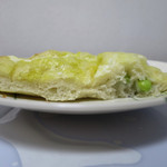 アミール - 枝豆とクリームチーズの塩パンの断面