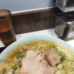 新橋ニューともちんラーメン - チャーシューのセクシーショット❤️
