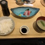 うみからそらへ - 生サンマ塩焼き定食１０００円　ご飯、付き出し、味噌汁と醤油♡