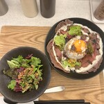 77食堂 - トリュフ贅沢ローストビーフ丼ハーフ定食（1800円）