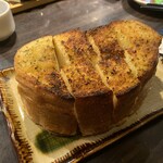 肉の雷橋 - ガーリックトースト