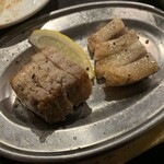 肉の雷橋 - 右：ホホ　左：無菌豚バラ