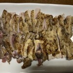 鶏のたたき 熊本屋 - 自分で切ってみました…なかなか難しい